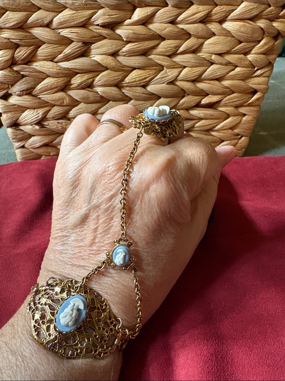 Gypsy Gold tone Cameo Hand Chain Bracelet- - Picture 2 of 3